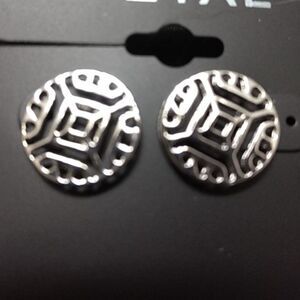 Metal brand silver tone filigree round earrings